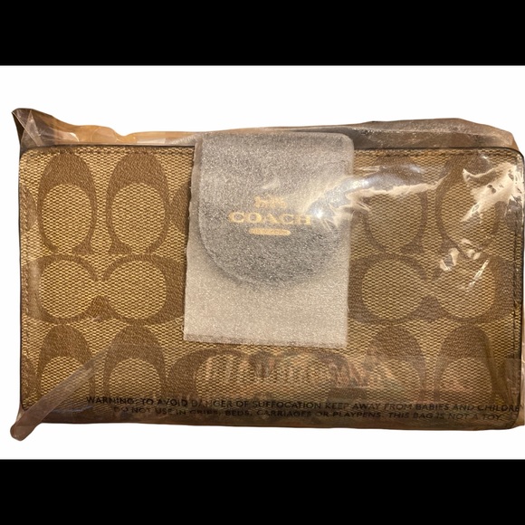 NWT Coach Tech Phone Wallet In Colorblock Signature Canvas - Picture 3 of 5